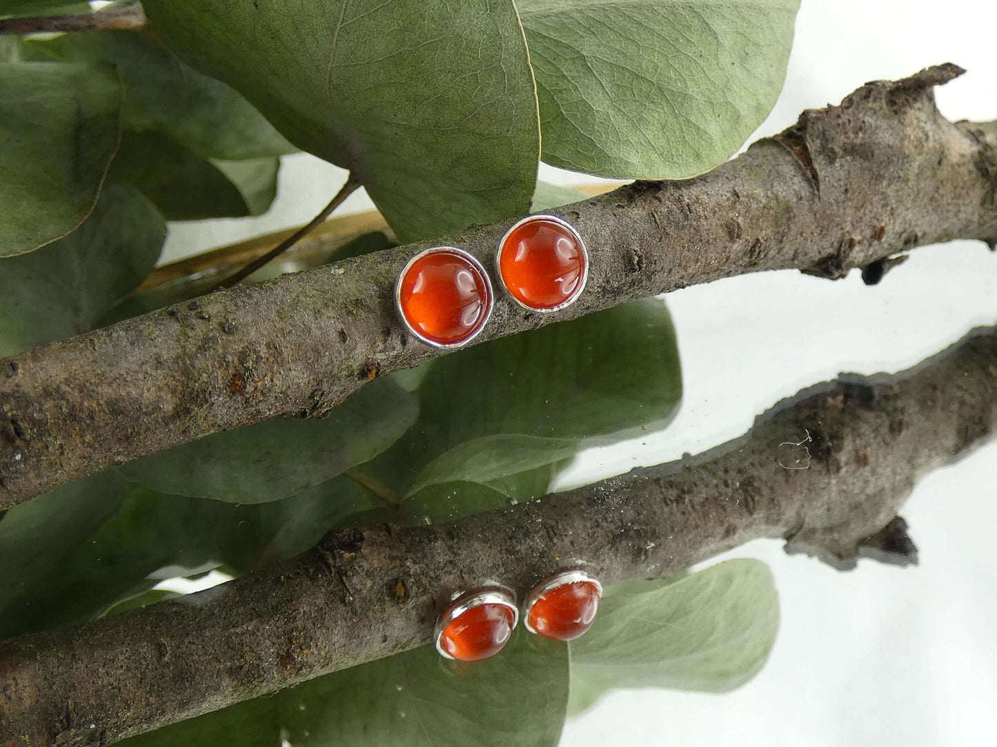 Handgefertigte Cabochon Ohrringe mit echtem Karneol in der Kategorie magischer Schmuck