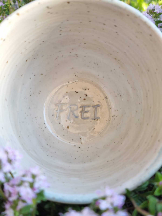 Handgemachte Keramiktasse mit Affirmation „Ich bin frei“ – Geschenkidee für Selbstliebe & Rituale