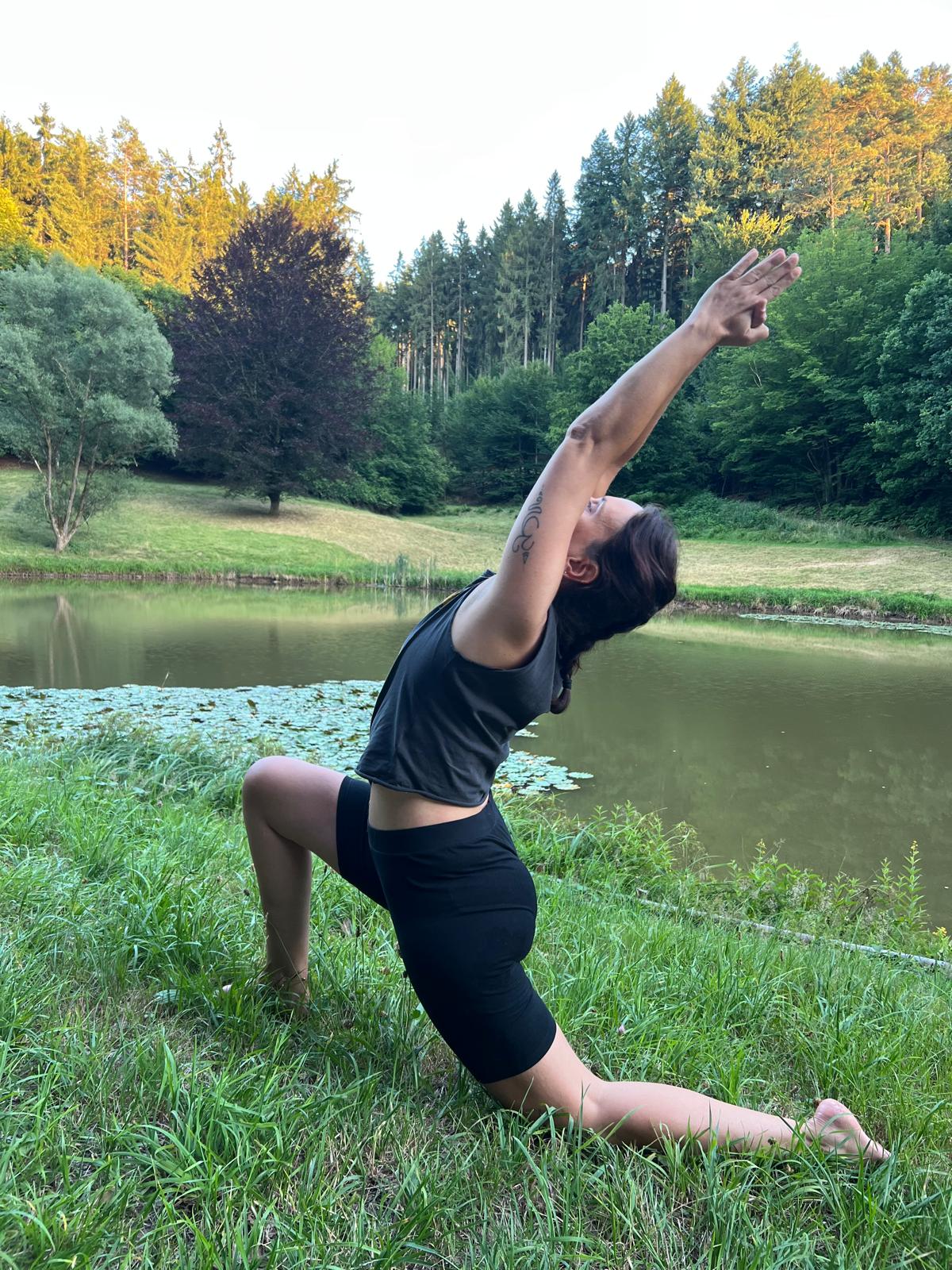 Yoga meets Chakraarmband ✨ Dein magischer Abend in Eschau am 03.10.2025 ✨
