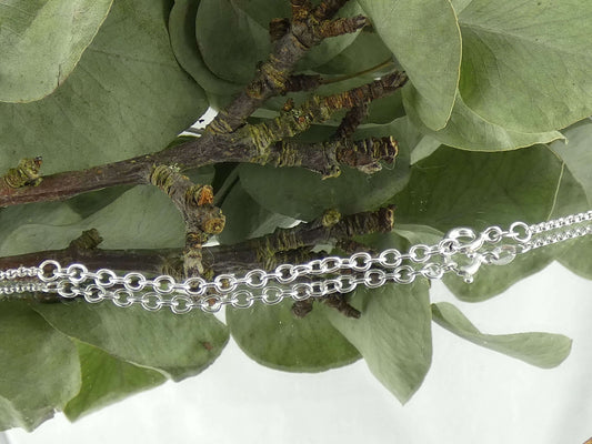 Kette Cabochon Howlith | Handgemachter Schmuck aus 925 Silber | Für Gelassenheit & Achtsamkeit