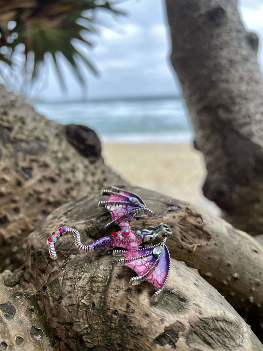 Krafttier Drache - Macht Weisheit Staerke_Transformation - nnerer Reichtum-lila Brosche