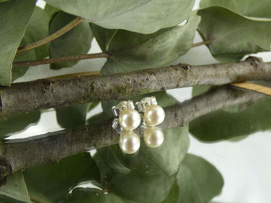 Handgemachte Ohrstecker mit imitierten Perlen – spiritueller Schmuck mit Heilsteinen, ideal als besonderes Geschenk aus dem Magischen Kaufhaus.