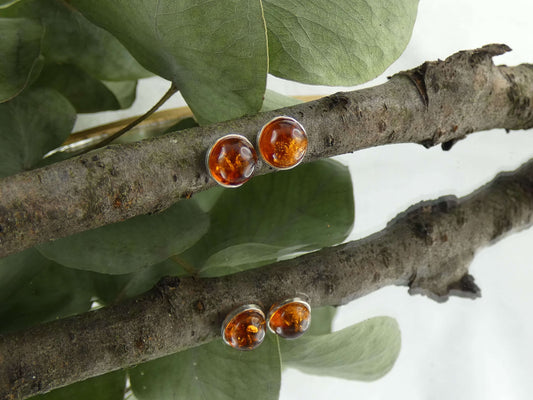 Handgefertigte Cabochon Ohrringe mit echtem Bernstein in der Kategorie magischer Schmuck