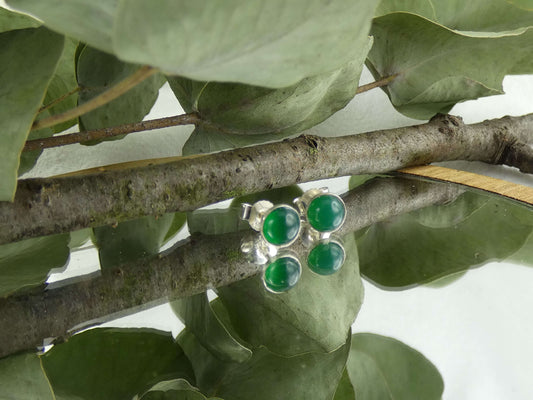 Handgefertigte Cabochon Ohrringe mit echtem Grünachat in der Kategorie magischer Schmuck