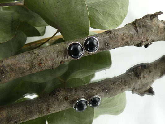 Handgefertigte Cabochon Ohrringe mit echtem Onyx in der Kategorie magischer Schmuck