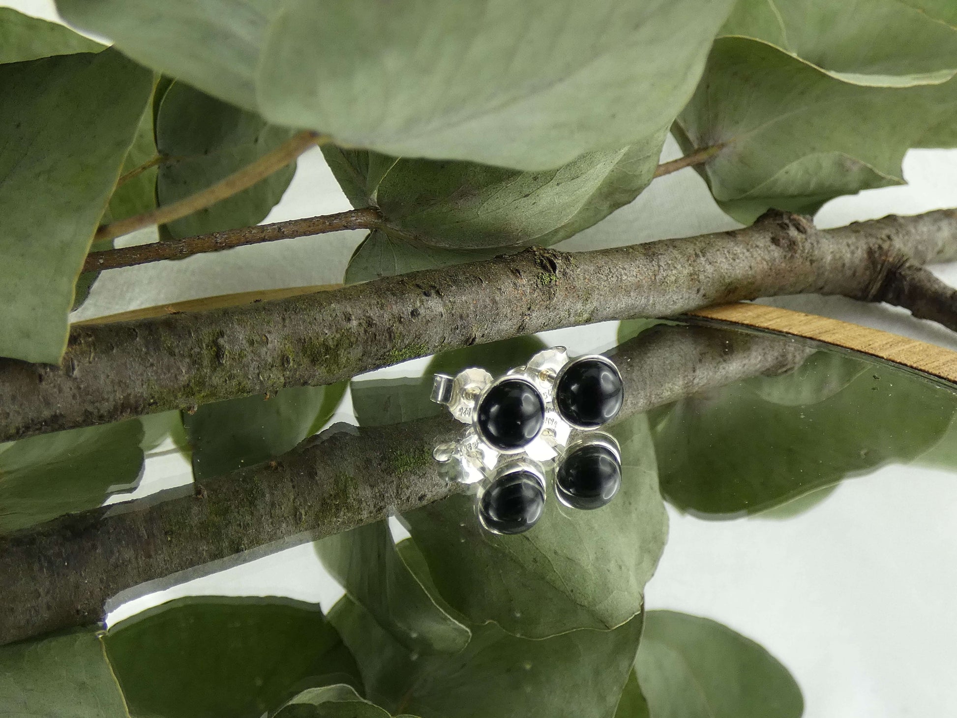 Handgefertigte Cabochon Ohrringe mit echtem Onyx in der Kategorie magischer Schmuck
