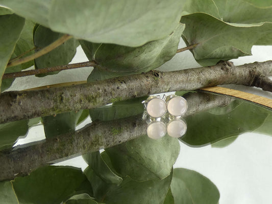 Handgefertigte Cabochon Ohrringe mit echtem Rosenquarz in der Kategorie magischer Schmuck