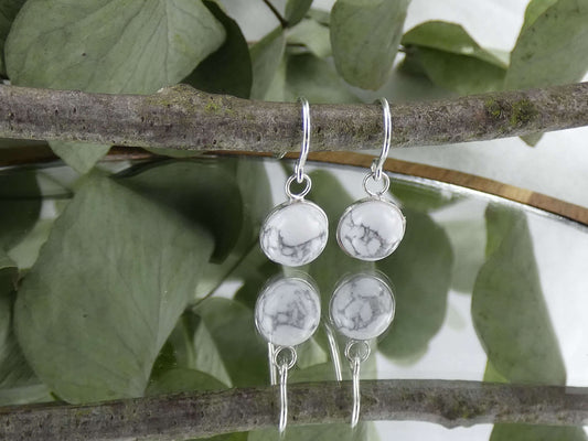 Ohrhänger Cabochon Howlith | Handgemachter Schmuck aus 925 Silber | Für Gelassenheit & Achtsamkeit