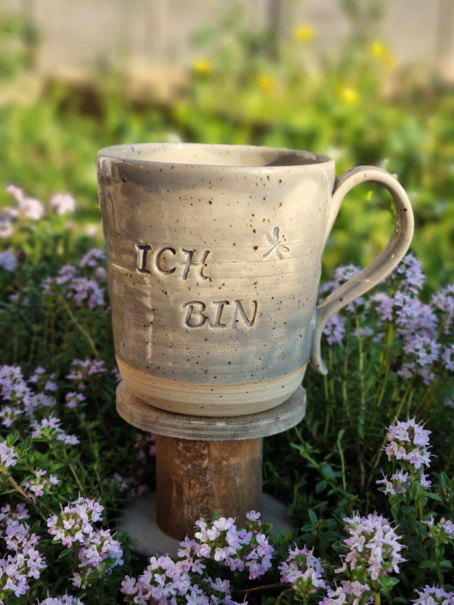 Handgemachte Keramiktasse mit Affirmation „Ich bin genug“ – Geschenkidee für Selbstliebe & Rituale