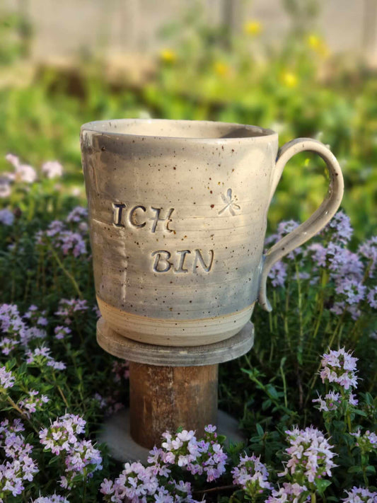 Handgemachte Keramiktasse mit Affirmation „Ich bin genug“ – Geschenkidee für Selbstliebe & Rituale