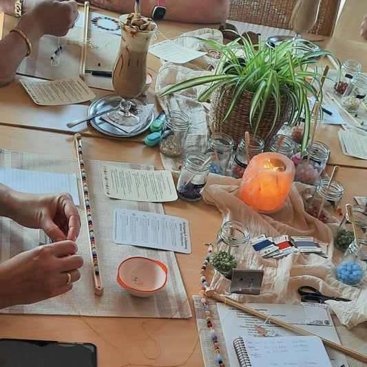 Perlenparty – Dein kreativer Workshop | Knüpfe deinen eigenen Edelsteinperlenschmuck ✨